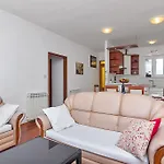 Smiljka Апартаменты Макарска